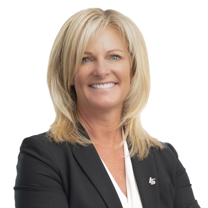 Cheryl Popp headshot