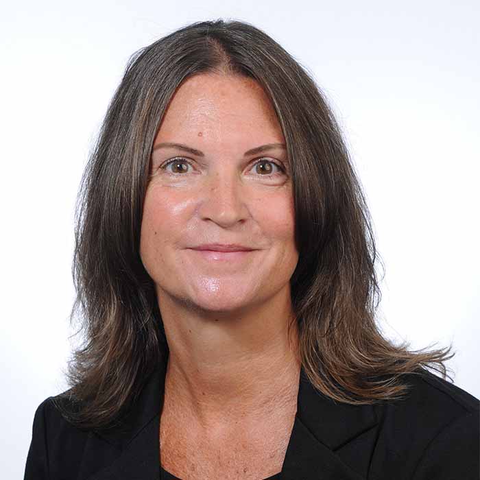 Julie Czelewicz headshot